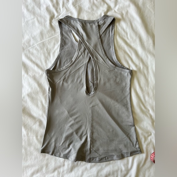 Silkworld Women's Running Tank. Criss Crossed in Back. Size Med. NWT. Grey, Soft - Picture 4 of 6